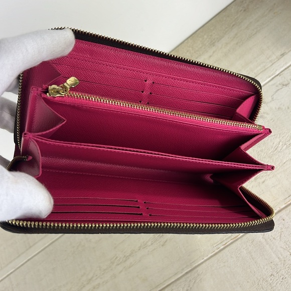 Louis Vuitton Zippy Wallet Love Lock Monogram ✅COA Included - Picture 9 of 16